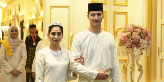 Putri Sultan Malaysia menikah dengan mas kawin cuma Rp 70.000