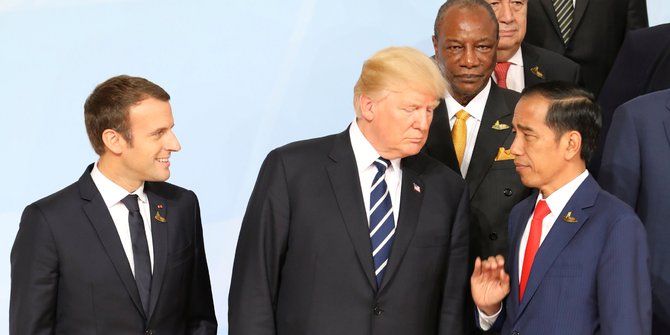 30+ Foto Jokowi Dan Trump Gif