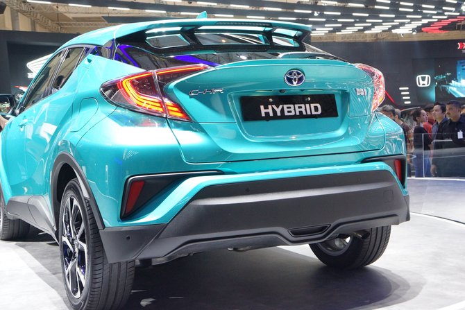 Toyota  akan pasarkan Mobil  Hybrid  Murah lewat C HR 