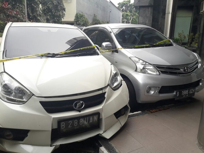 mobil mewah pemilik first travel disita di bareskrim