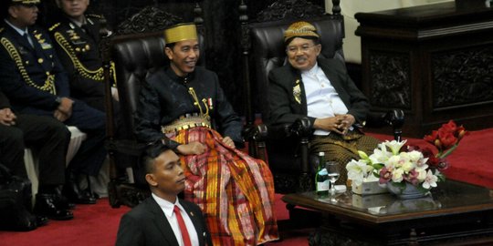 Sidang tahunan MPR, Jokowi pakai adat Makassar dan JK adat Jawa