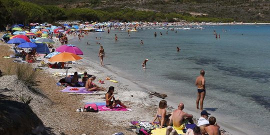 Warga Prancis tembak turis karena telanjang di Pantai Corsica