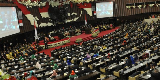 Pertama kali pidato di sidang tahunan, Oso sebut 'Duh capek juga ya'