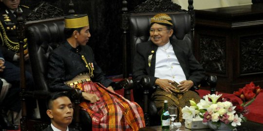 Jokowi puji Polri-TNI, hanya singgung sedikit KPK