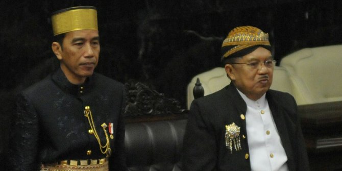 Bertukar pakaian  adat  Jokowi dan JK ingin tunjukkan 
