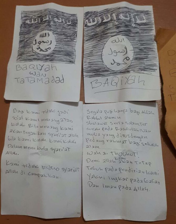 selebaran kertas berlambang isis terpasang di pos polisi bandung