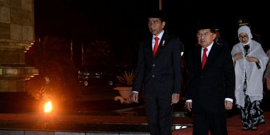 Jadi inspektur upacara HUT RI, Jokowi pakai baju adat Kalsel