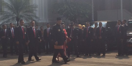 Datang di HUT RI, SBY-Megawati duduk satu shaf 'dipisahkan 