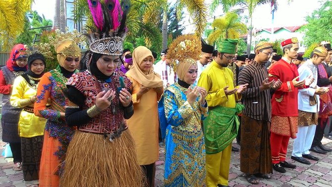 Peringati HUT RI pegawai BPN Aceh berpakaian adat saat 