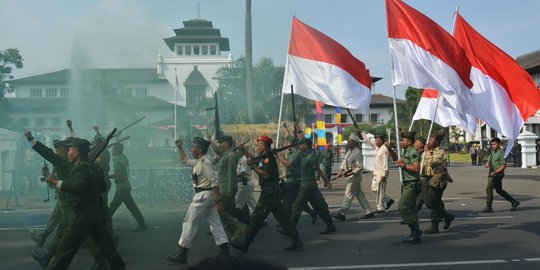 Tegangnya Drama Kolosal Bandung Lautan Api Di Hut Ri Ke 72 Di Gedung Sate 2686