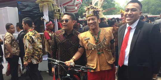 Baju adat terbaik, Menkumham, Ketua DPD & istri Kapolri dapat sepeda dari Jokowi