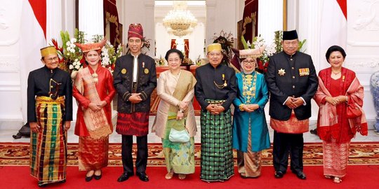 Usai upacara HUT RI, Jokowi, JK, Habibie, Megawati & SBY foto bersama