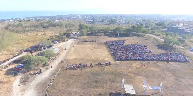 7000 Mahasiswa Undana upacara bendera kenakan pakaian adat 