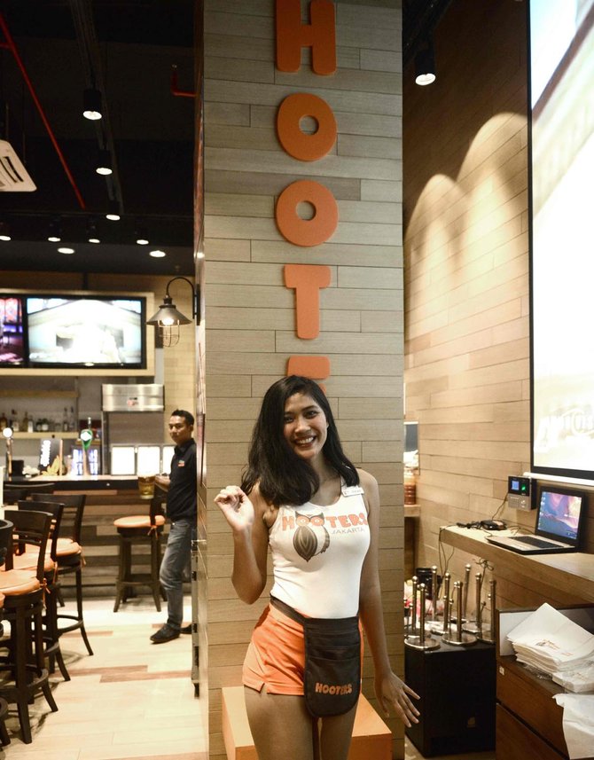 pramusaji seksi hooters kemang