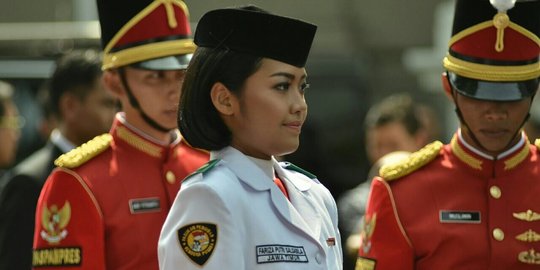 Fariza Putri bangga dan terharu dipilih membawa baki bendera di Istana