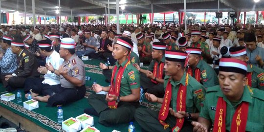 Bersama TNI/Polri, ribuan umat Islam Palembang baca Alquran 30 juz