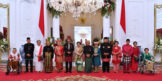 Warna warni HUT RI di Istana pakaian  adat  hingga bagi 