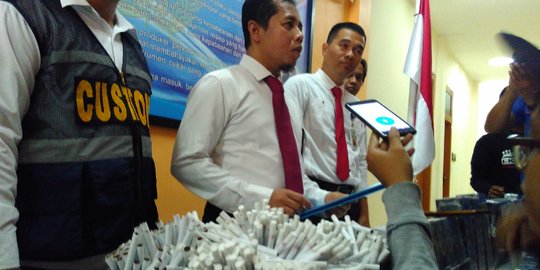 5,5 Juta batang rokok ilegal senilai Rp 3,6 M disita di Maros