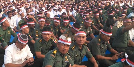 TNI, tokoh agama dan warga ikut doa bersama di Puja Mandala Kuta Selatan