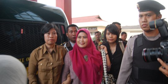 Pedangdut Putri Vinata & eks Bupati Banyuwangi Ratna Ani Lestari dapat remisi HUT RI