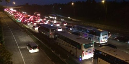 YLKI: Ganjil-genap di Tol Jakarta-Cikampek kebijakan ngawur