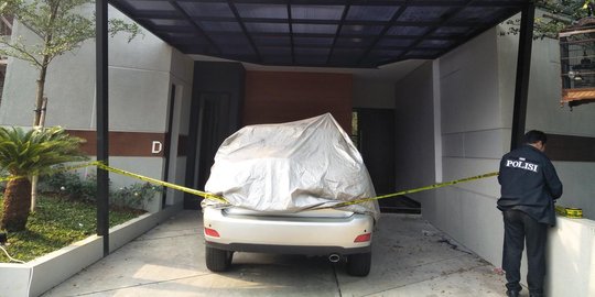 Sebelum digeledah polisi, adik bos First Travel pindahkan perabotan rumah