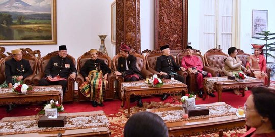 Mensesneg senang upacara HUT RI pertemukan Mega-SBY di Istana