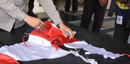 Pembakar umbul-umbul merah putih diduga ada kaitan dengan pelaku teror