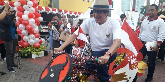 Gunakan sepeda  dari Jokowi Yasona lepas peserta lomba  