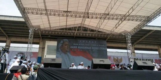 Dari Arab, Habib Rizieq bakar semangat massa FPI di Kamal Muara