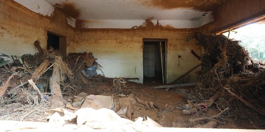 Nestapa rumah warga Sierra Leone hancur akibat banjir dan longsor