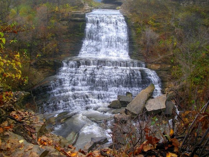 satu dari sekian banyak air terjun di hamilton