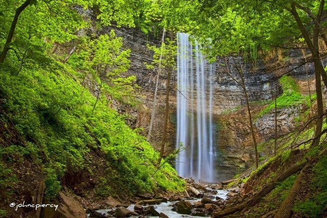 satu dari sekian banyak air terjun di hamilton