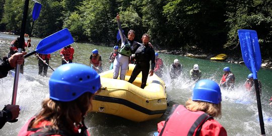 Uniknya pernikahan pasangan di Bosnia sambil berarung jeram