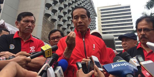 Jokowi tunggu pemerintah Malaysia minta maaf soal bendera terbalik