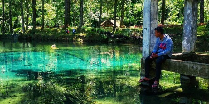 8 Danau paling biru di Indonesia yang jadi incaran 