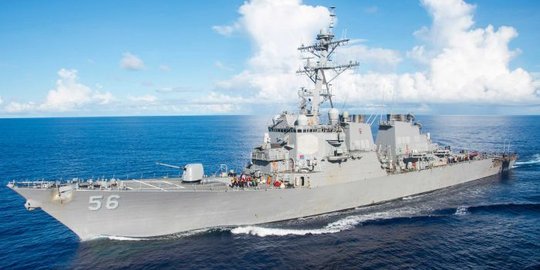 Kapal perang AS tabrak kapal tanker minyak di Selat Malaka, 10 pelaut hilang