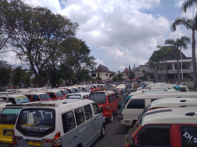 sopir angkot di palembang mogok narik