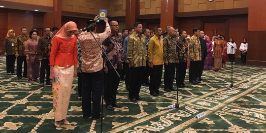 Lantik 37 pejabat, Sri Mulyani minta pegawainya gencar kejar penerimaan negara