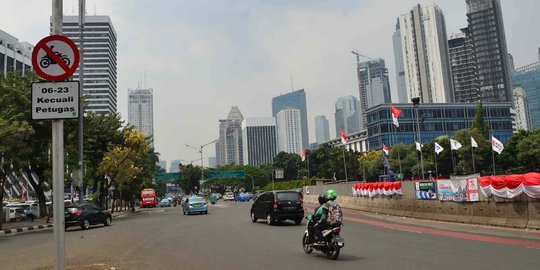 Uji coba larangan sepeda motor di Jalan Sudirman dilakukan September