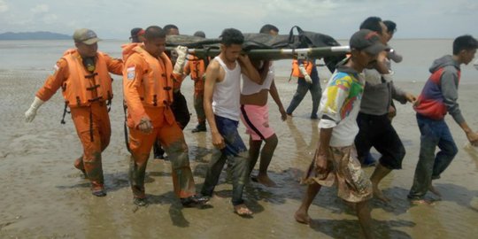 Kapal terbelah usai dihantam gelombang, remaja ditemukan tewas