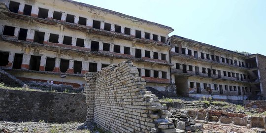 Jejak kekejaman komunis Albania di Penjara Spac