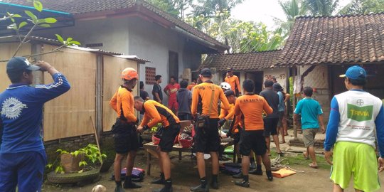 Hendak selamatkan anaknya, ibu ini nekat ceburkan diri ke sumur