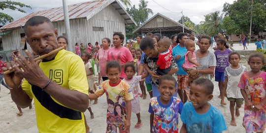 Pekik merdeka anak-anak Papua