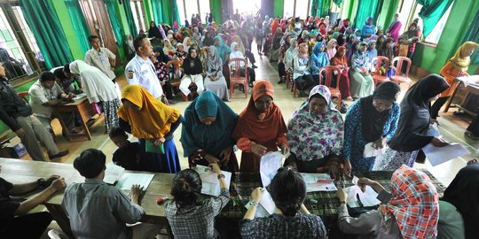 Ratusan warga Bogor terima dana Program Keluarga Harapan