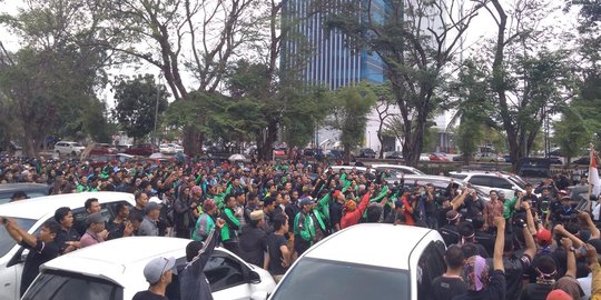 Ribuan driver online demo kecam pembunuhan Edward di depan DPRD Sumsel