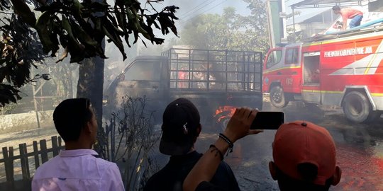 Pikap angkut bensin terbakar usai hindari tabrakan