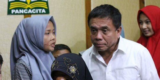Hadiah mesin jahit untuk siswi SMK penderita kanker