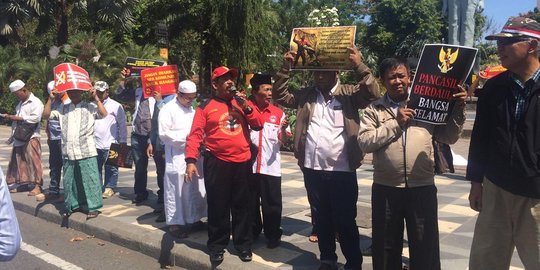 Demo di Surabaya protes pejabat RI terima sekjen Partai Komunis Vietnam