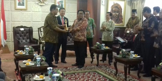 Oesman Sapta perintahkan DPD untuk dampingi Pers Korea selama di RI